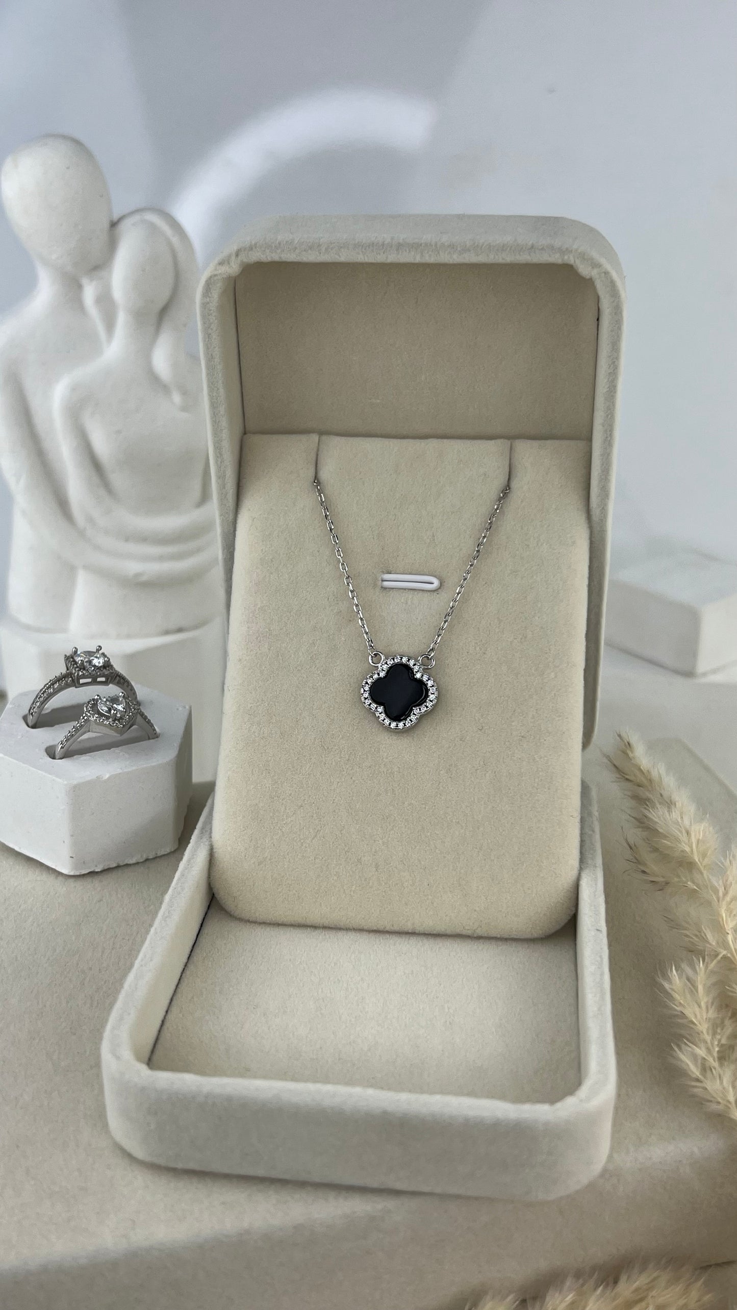 Necklace Trefle